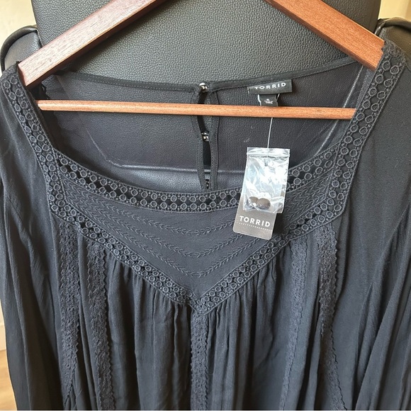Torrid Black Crepe Tunic w/ Lace detail size 6 - Picture 5 of 8